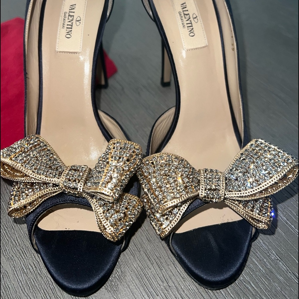 Valentino satin navy heels. Size 39 - Picture 2 of 10